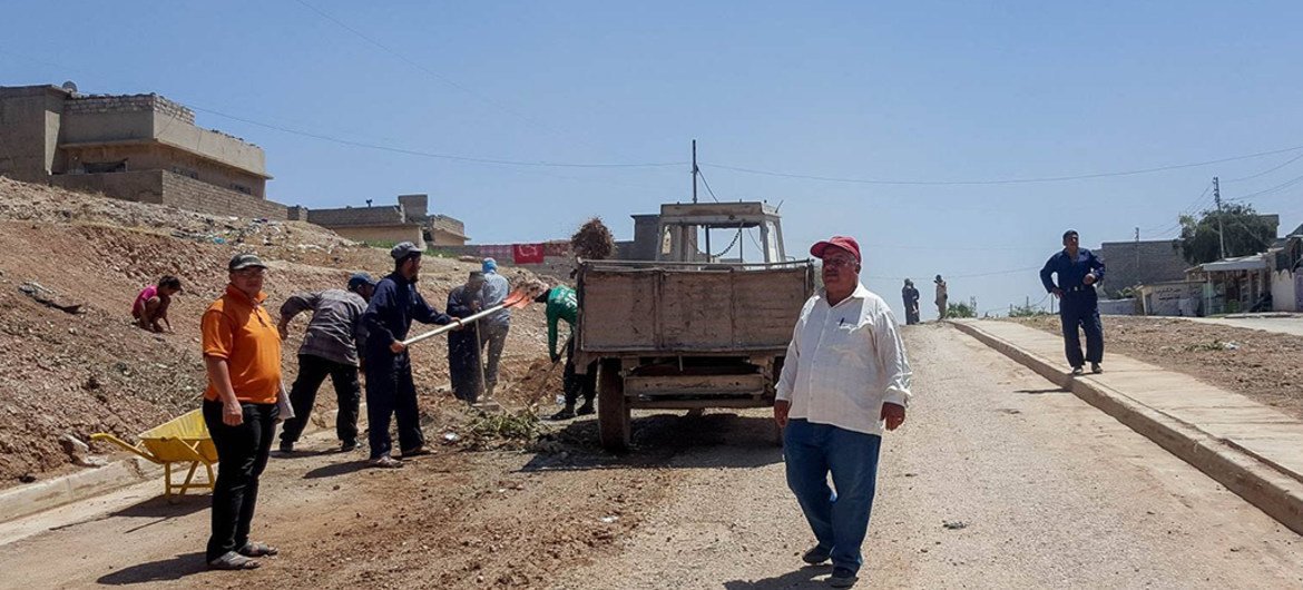 En el este de Mosul, 4.000 trabajadores están ayudando a limpiar la ciudad. Foto: PNUD / Ahmed Swadi