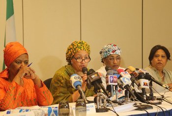 La Vice-secrétaire générale de l'ONU Amina Mohammed (2e à gauche), avec la Directrice d'ONU Femmes Phumzile Mlambo-Ngcuka, la Représentante spéciale du Secrétaire général sur la violence sexuelle dans les conflits, Pramila Patten, et la Ministre des affai