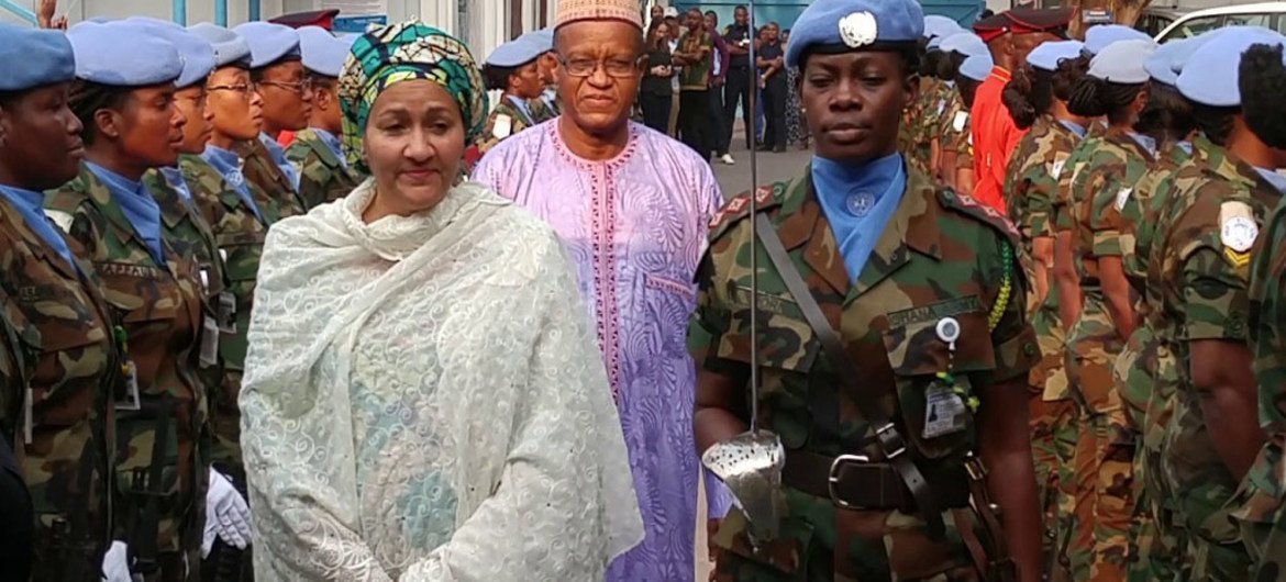 La vicesecretaria general de la ONU, Amina Mohammed, junto al jefe de la MONUSCO, Maman S. Sidikou. 