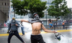  Manifestantes em Caracas, na Venezuela.