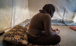 Mulher yazidi, em campo de deslocados internos no Iraque, depois de ser raptada pelo Isil. 