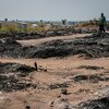 Сгоревший лагерь для внутренних переселенцев в ДРК. Фото УКГВ/Иво Брандау