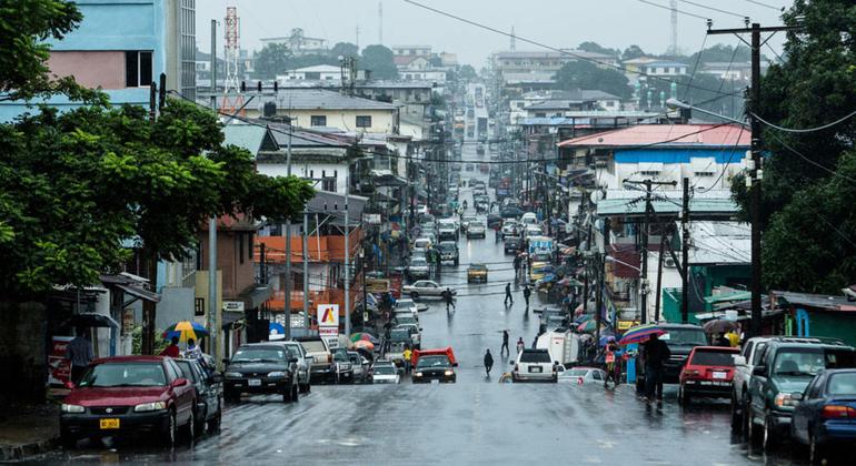 Benson Street, dans le centre-ville de Monrovia, au Libéria. Photo: Morgana Wingard / PNUD