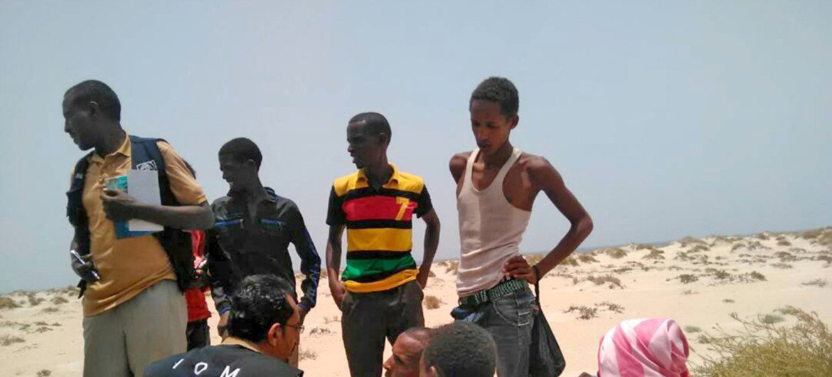 من الأرشيف: فرق المنظمة الدولية للهجرة تساعد مهاجرين صوماليين وإثيوبيين في اليمن.
