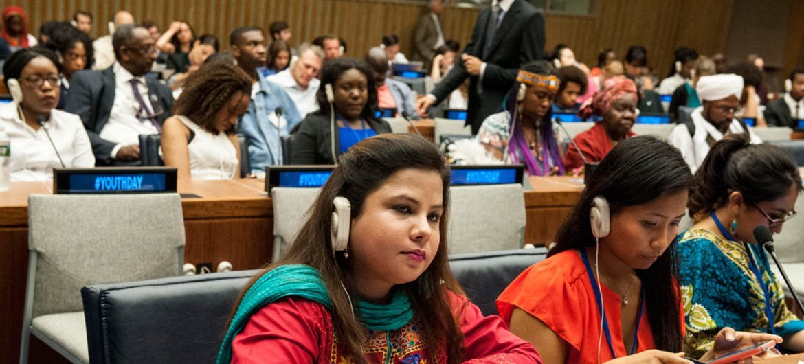 Des jeunes du monde entier participent à l'événement "la jeunesse construit la paix" organisé au siège de l'ONU en vue de la Journée internationale de la jeunesse (12 août).