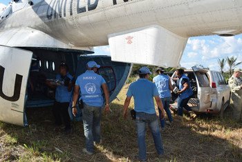 UN observers removing  the last of more than 8,112 guns carried by the FARC-EP.