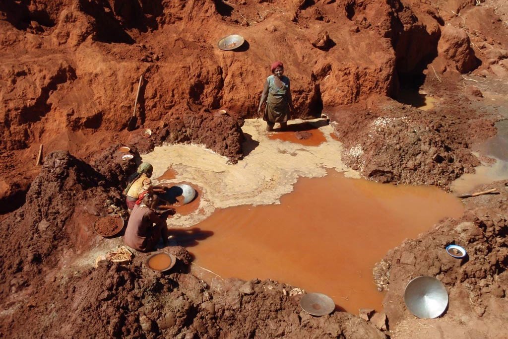 小规模手工采矿造成全球35%的汞排放。