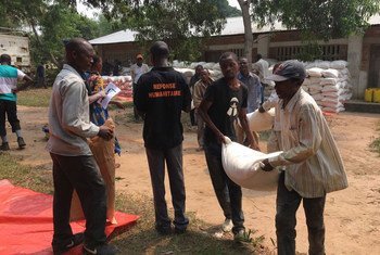 In Kasai Central, Democratic Republic of the Congo (DRC), World Food Programme DRC and partner World Vision distributed 41 tons of food to 2,800 vulnerable and displaced people in Tshilumba town.