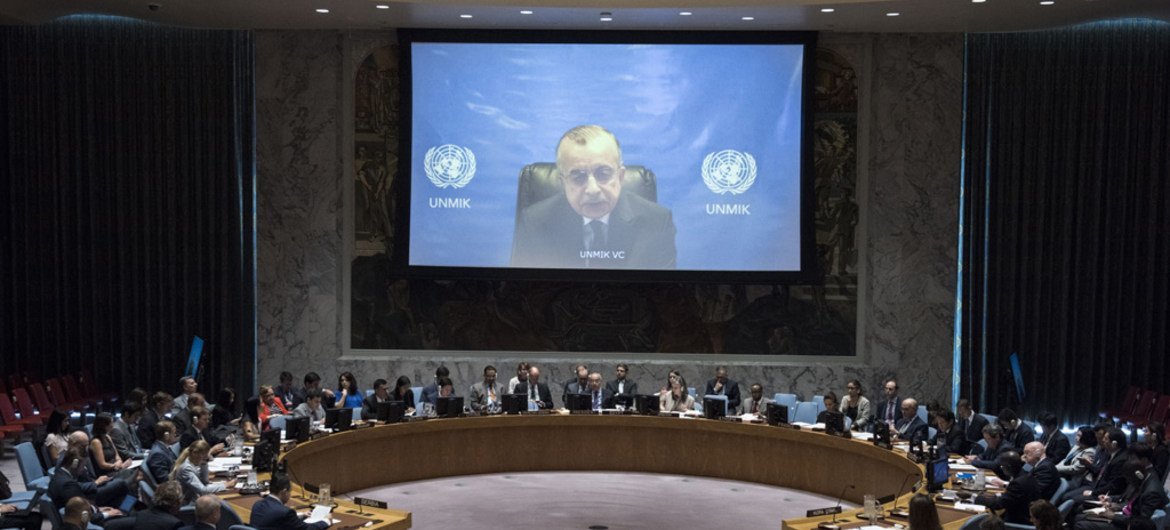Спецпредставитель Генсека ООН по Косово Захир Танин выступает перед членами Совета Безопасности.