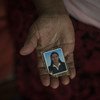 Пожилая женщина из Сальвадора сейчас живет в Мексике. Она держит в руках фотографию своей дочери, погибшей от рук бандитов в возрасте 27 лет.  Фото УВКБ