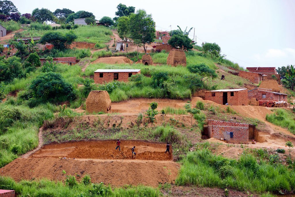 Le Mbanza Kongo, vestiges de la capitale de l'ancien royaume de Kongo (Angola) -qui était l'un des plus grands États constitués d'Afrique australe du 14e au 19e siècles est inscrit sur la liste du patrimoine mondial.