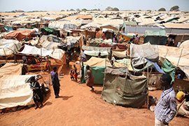 约1万7000人逃离至南苏丹瓦乌镇的联合国平民保护点。