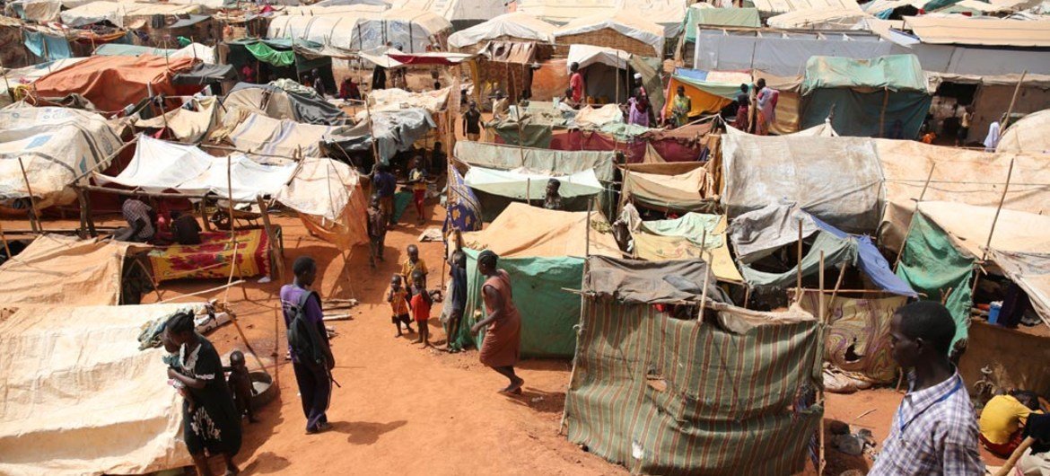 约1万7000人逃离至南苏丹瓦乌镇的联合国平民保护点。