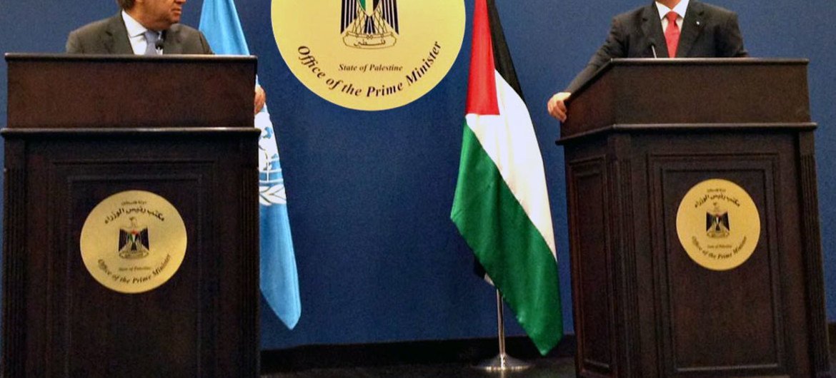 Secretary-General António Guterres (left) and Prime Minister Rami Hamdallah of the State of Palestine brief the press.