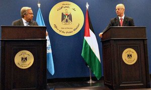 Secretary-General António Guterres (left) and Prime Minister Rami Hamdallah of the State of Palestine brief the press.