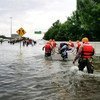 德克萨斯州休斯敦在洪水暴发后对居民实施搜救。Army National Guard photo / Zachary West