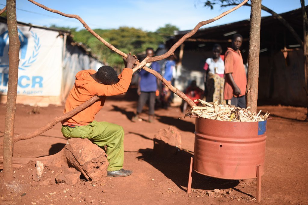 Mkimbizi kutoka Burundi anayeishi kwenye kambi ya Nduta mkoani Kigoma nchini Tanzania . Mkimbizi kutoka Burundi anayeishi kwenye kambi ya Nduta mkoani Kigoma nchini Tanzania .