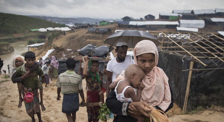 Le vaste camp de Kutupalong continue de croître à mesure que de nouvelles tentes du HCR sont construites pour accueillir les centaines de milliers de Rohingya qui ont fui le Myanmar.
