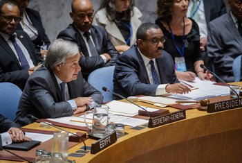Le Secrétaire général de l'ONU, António Guterres (à gauche) devant le Conseil de sécurité. A sa droite, le Premier ministre d'Ethiopie, Hailmariam Dessalegn, dont le pays préside le Conseil de sécurité en septembre. Photo ONU/Manuel Elias