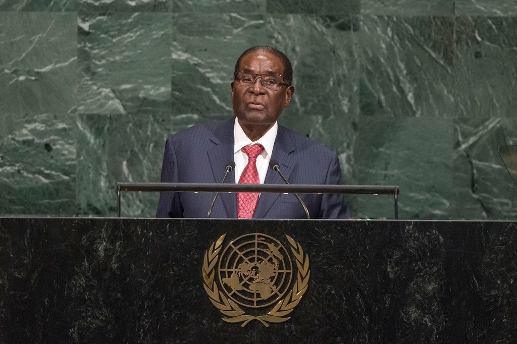 Robert Mugabe, Rais wa Zimbabwe ambaye aliongoza taifa hilo tangu lipate uhuru mwaka 1980 hadi mwaka 2017. Amefariki dunia leo Septemba 6, 2019 nchini Singapore. Pichani alikuwa akihutubia Baraza Kuu la Un Septemba 2017