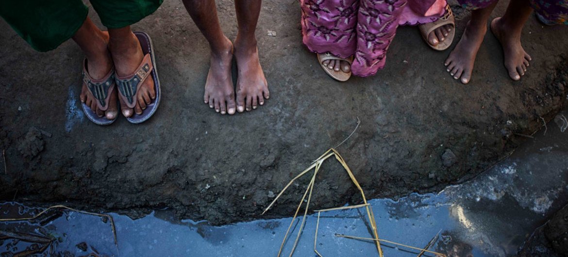Displaced persons near Sittwe, Myanmar in December 2013. IRIN/David Longstreath