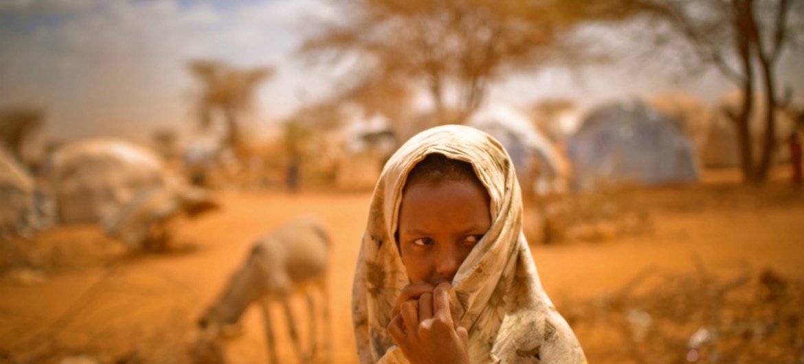 肯尼亚难民营中的一名妇女。来源: INTERNEWS/OCHA