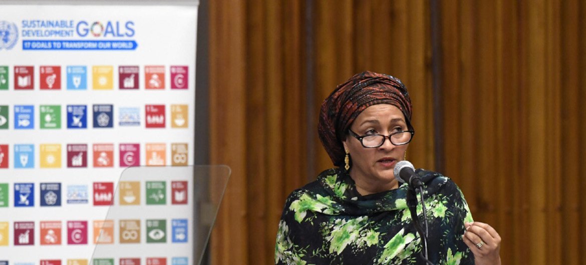 Первый заместитель Генсека ООН Амина Мохаммед на встрече в Генеральной Ассамблее. Фото ООН/Эван Шнейдер