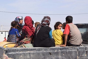 伊拉克北部由于战争而流离失所的妇女和儿童。