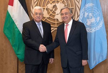 Le Secrétaire général de l'ONU, António Guterres (à droite) et Mahmoud Abbas, Président de l'État de Palestine.