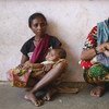 东帝汶的年轻母亲和她们襁褓中的孩子。联合国图片/Martine Perret