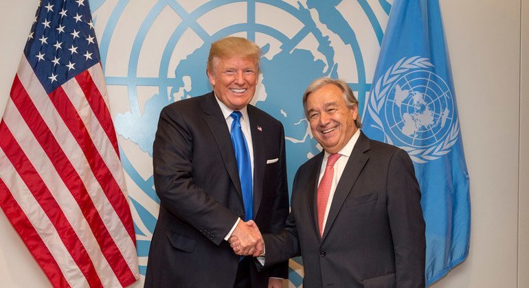 El Secretario General, António Guterres (derecha), y el presidente de Estados Unidos, Donald Trump, durante la 72a Asamblea General de la ONU. Foto de archivo: ONU/Rick Bajornas