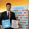 中国世界游泳冠军、可持续发展问题倡导者宁泽涛于2017年10月24日到访纽约联合国总部。联合国社交媒体/耿旭菲