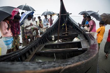At least 4 Rohingya refugees died when their boat capsized close to shore in southern Bangladesh. Survivors are receiving assistance near Imamerdail area of Ukhia south of Cox’s Bazar.