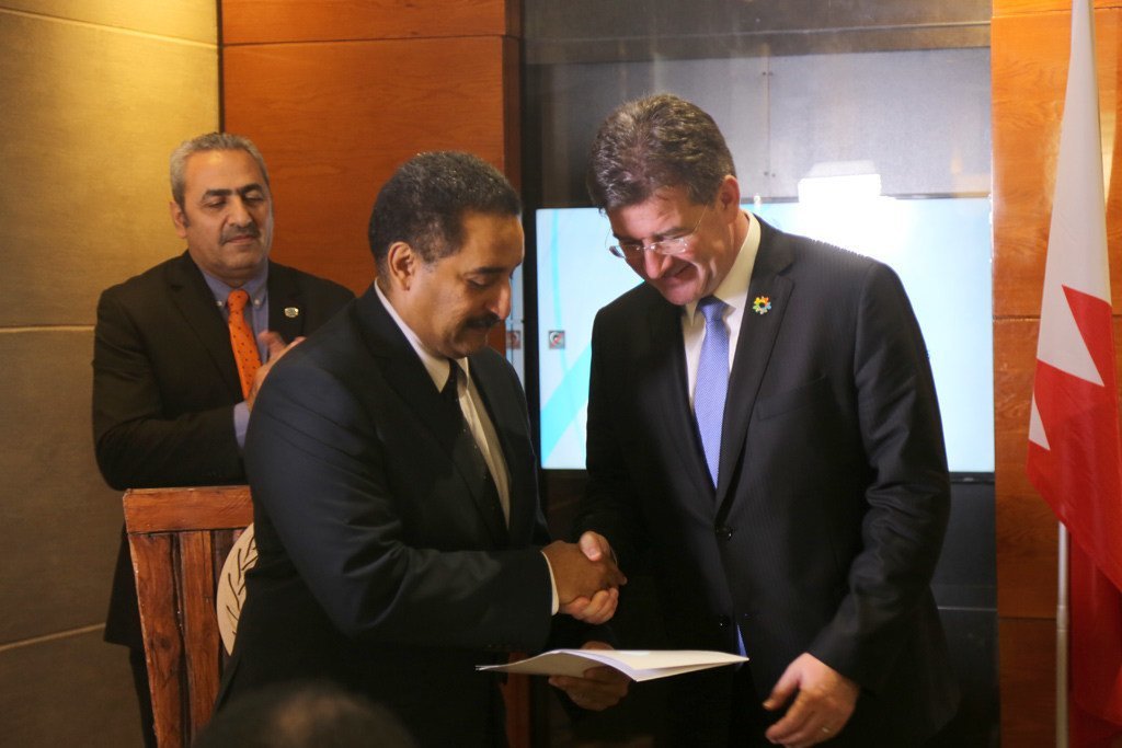 Miroslav Laj&#269;ák, the President of the General Assembly (right), receives the outcome communique from Hashim Hussein, the head of the UNIDO ITPO-Bahrain and Executive Secretary of WEIF 2017 (centre), as Samir Aldarabi, Director of UNIC-Manama looks on