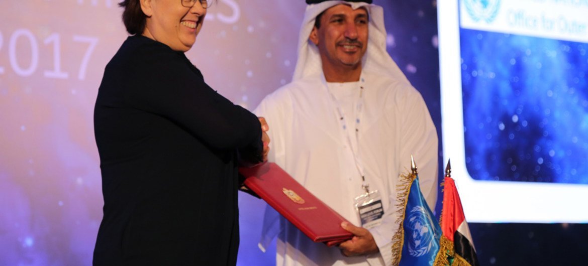 UNOOSA Director Simonetta Di Pippo and the Director General of the UAE Space Agency, Mohammed Al-Ahbabi, at a signing ceremony held in Dubai.