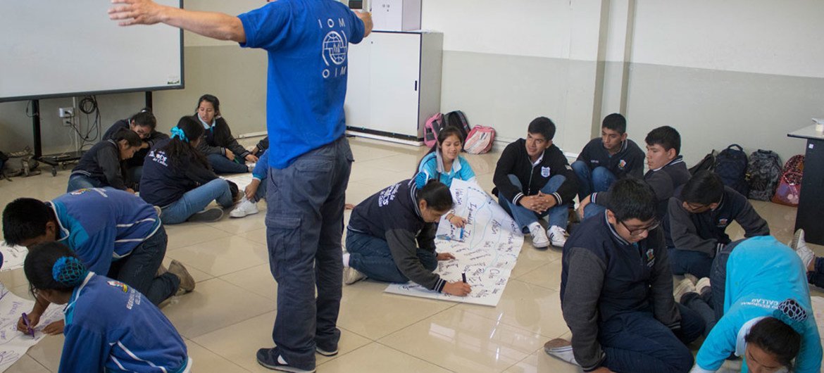 Atelier de sensibilisation à la lutte contre la traite dans une école de la région de Callao, au Pérou. Photo OIM Pérou