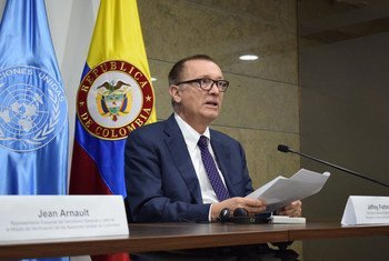 Under-Secretary General for Political Affairs Jeffrey Feltman addresses the press in Colombia.
