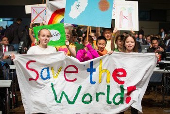 Des enfants participant à la Conférence des Nations Unies sur les changements climatiques à Bonn (COP 23), en Allemagne.