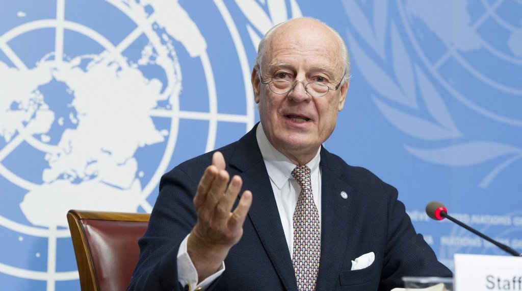 Staffan de Mistura, l'Envoyé spécial des Nations Unies pour la Syrie, informe la presse lors des pourparlers intra-syriens, à Genève.
