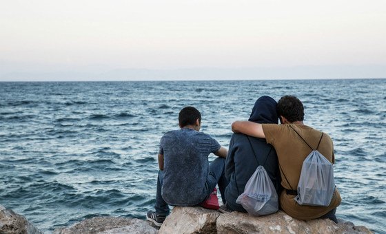 Migrantes na cidade de Lesbos, na Grécia. 