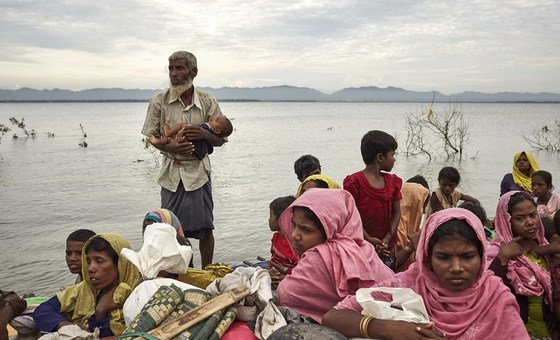 Refugiados da minoria Rohingya na fronteira entre Myanmar e Bangladesh. 