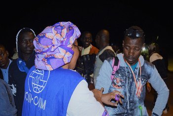 12月6日，超过500名难民通过国际移民组织首次包机直航，从利比亚返回尼日尔。图片：国际移民组织。