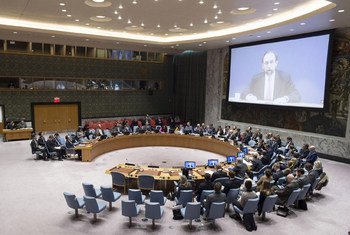 Le Haut-Commissaire des Nations Unies aux droits de l'homme, Zeid Ra'ad Al Hussein, s'exprime par visio-conférence devant le Conseil de sécurité de l'ONU. Photo ONU/Rick Bajornas