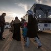移民登上巴士前往约旦安曼的处理中心。图片：国际移民组织/Muse Mohammed (资料)