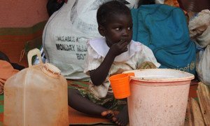 The humanitarian community distributed high-energy biscuits to 1,500 children and debilitated adults who suffered from starvation and thirst for more than 72 hours during an outbreak of violence in Mbomou Prefecture, Central African Republic in May 2017.