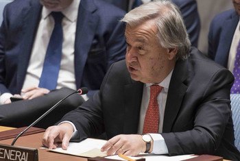 Le Secrétaire général de l'ONU, António Guterres, intervenant au Conseil de sécurité lors de la réunion sur les défis contemporains complexes à la paix et à la sécurité internationales. Photo : ONU / Mark Garten