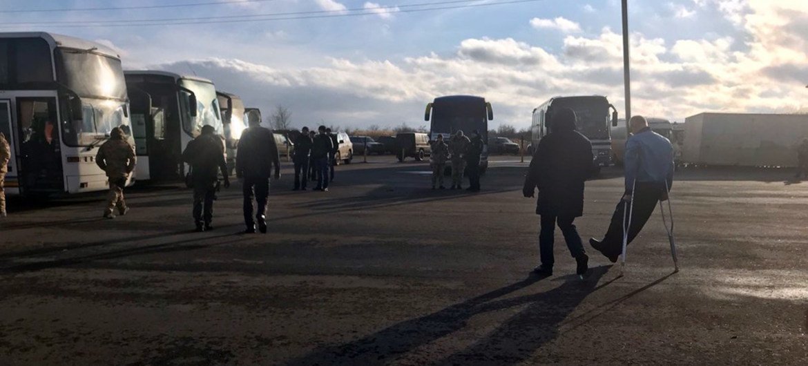 Plus de 300 prisonniers détenus dans le cadre du conflit en Ukraine ont été libérés avec l'aide du CICR. Photo CICR (via Twitter)