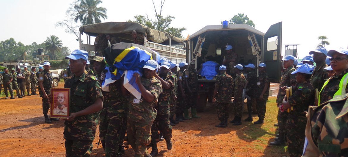 Церемония, посвященная памяти миротворцев, погибших в результате нападения в конголезской провинции Северный Киву.