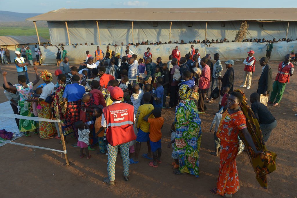 Burundian refugees arriving from a transition camp in Nyanza are processed at Mahama camp in Rwanda's Eastern Province. (file)