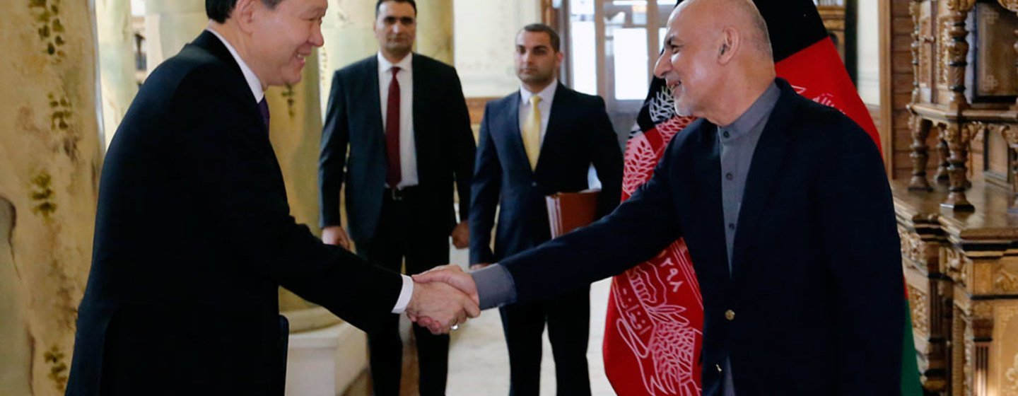 رئيس مجلس الأمن خلال شهر يناير يلتقي الرئيس الأفغاني، أثناء زيارة المجلس لأفغانستان. Photo UNAMA/Fardin Waezi